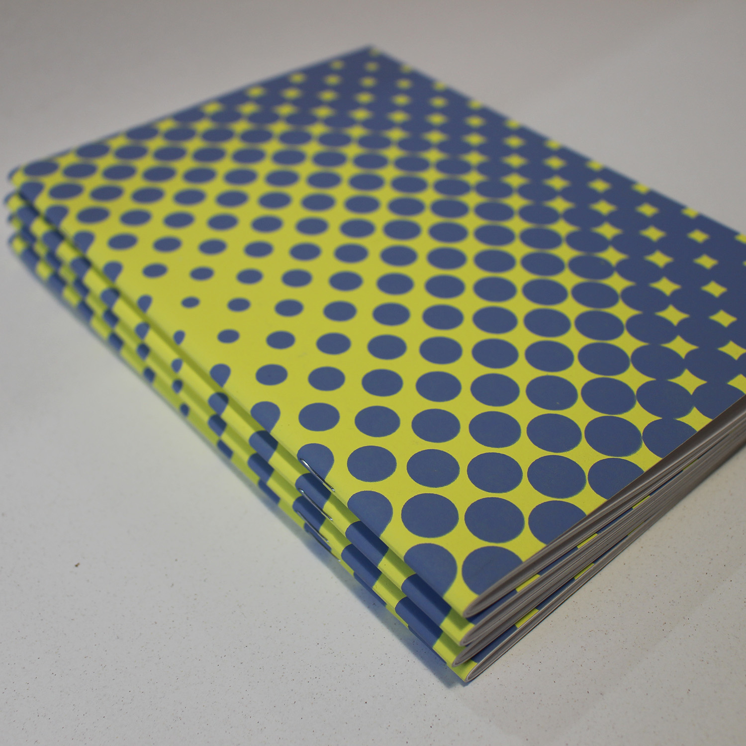 Carnet Magma jaune non ligné format A5 - Couverture en sérigraphie - Carnet issu de chutes de papier de l'Atelier Fwells