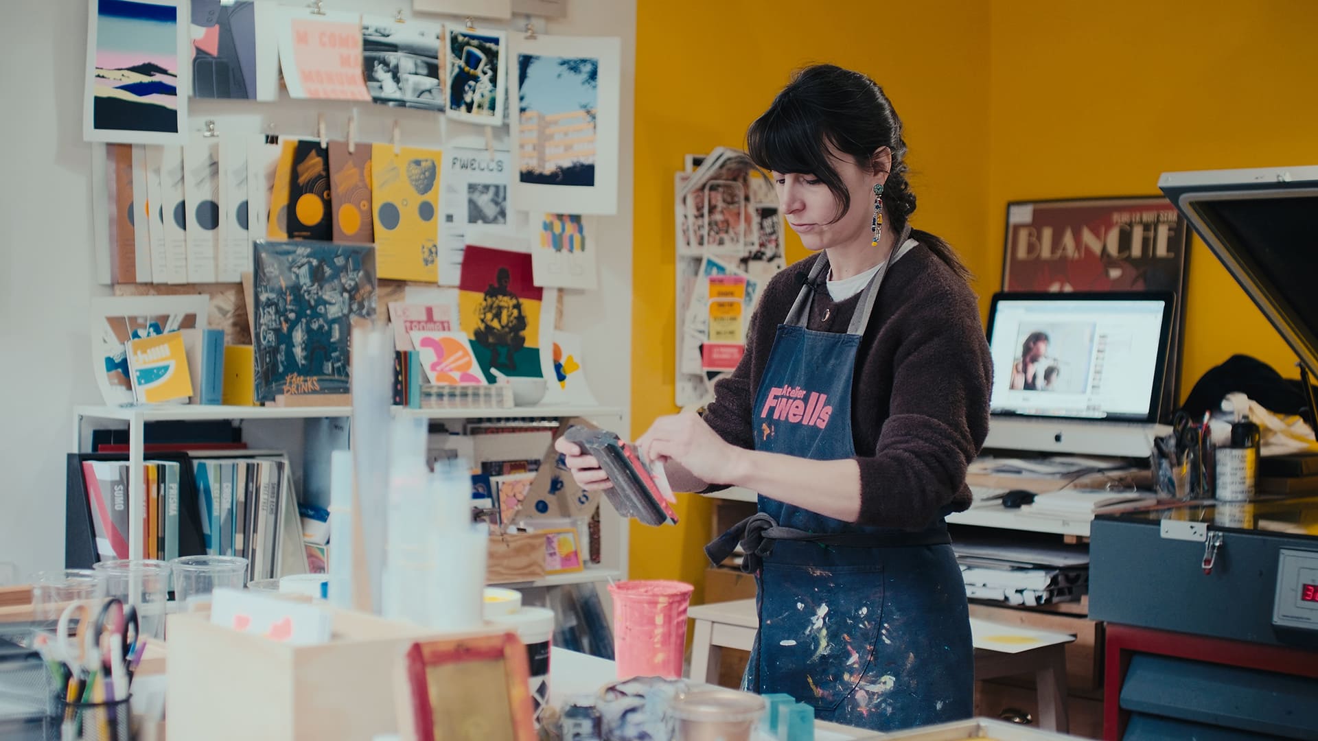 mélanges des encres sérigraphie à l'atelier fwells