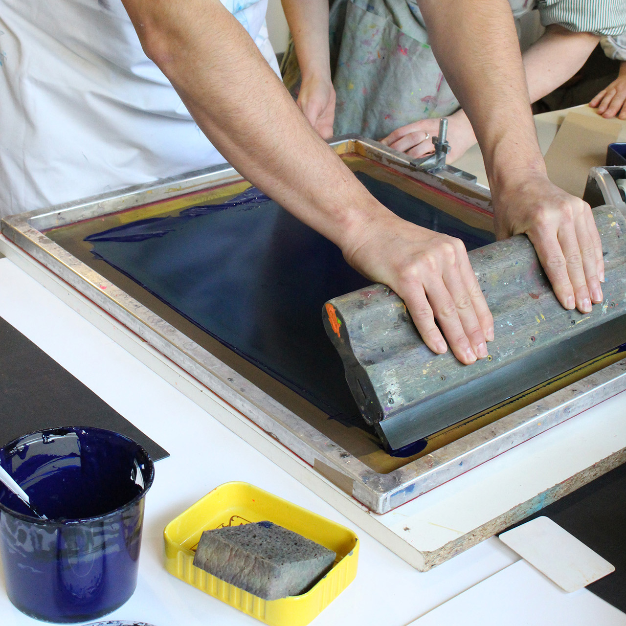 Impression de la 1ere couleur pour une affiche dans le cadre de graphisme en série