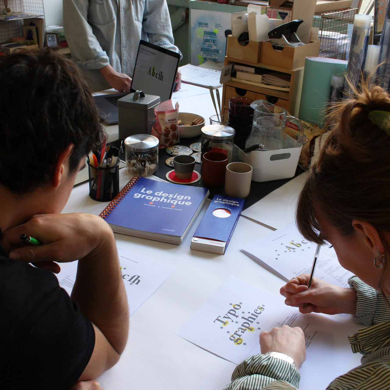 Théorie avec Elodie Palumbo, directrice artistique, et mise en pratique (sérigraphie) avec l'Atelier Fwells